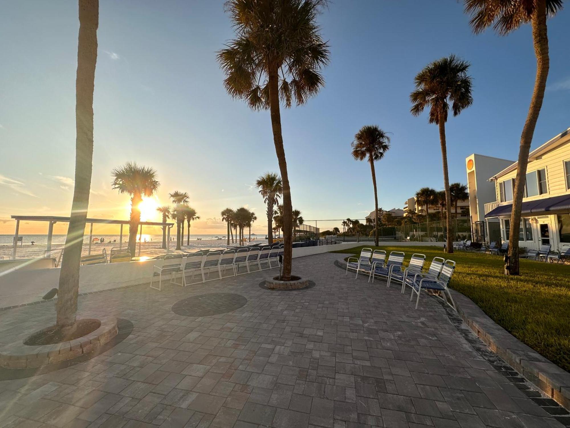 Sea Crest Aparthotel Point O'Rocks Bagian luar foto