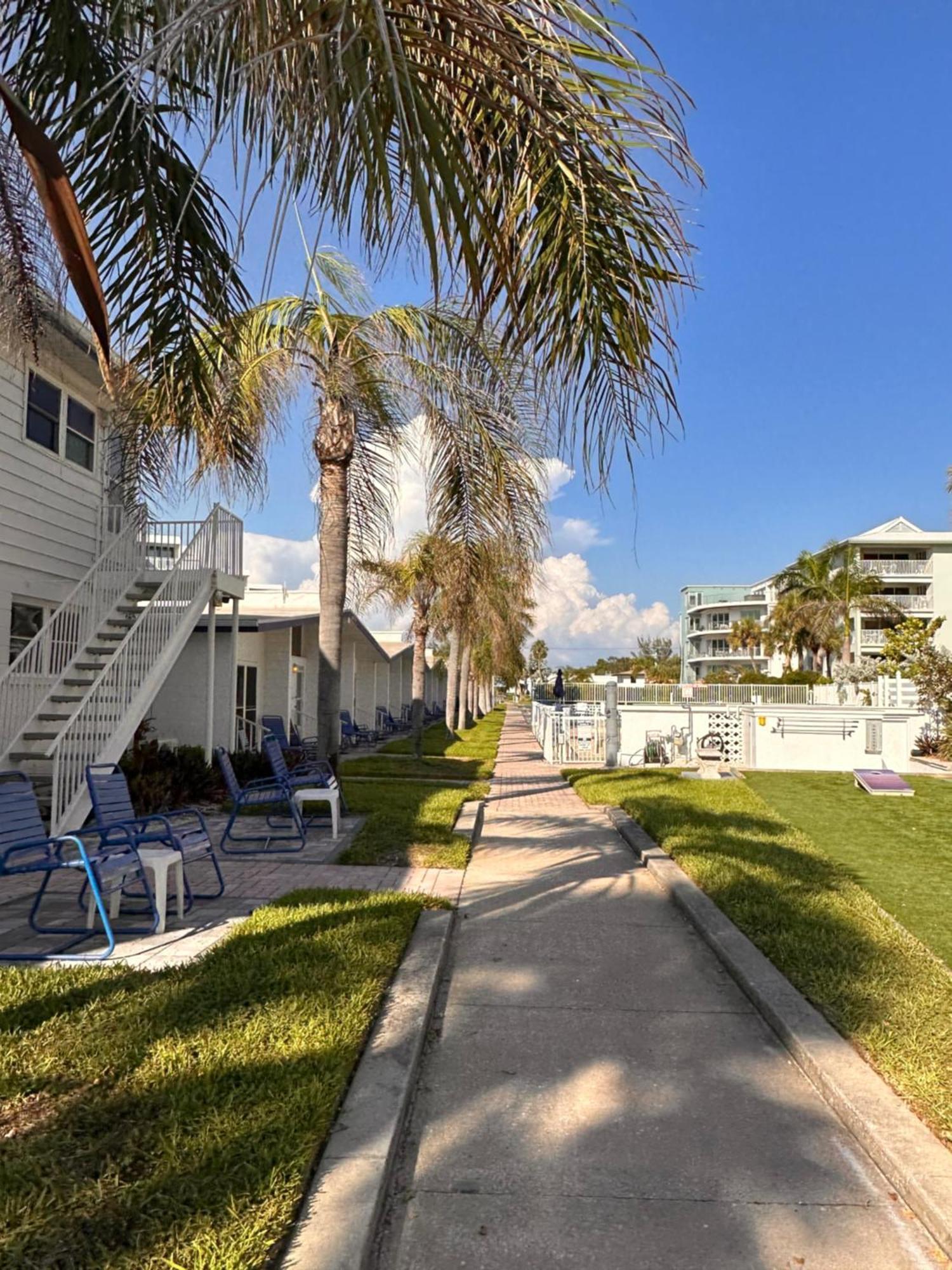 Sea Crest Aparthotel Point O'Rocks Bagian luar foto