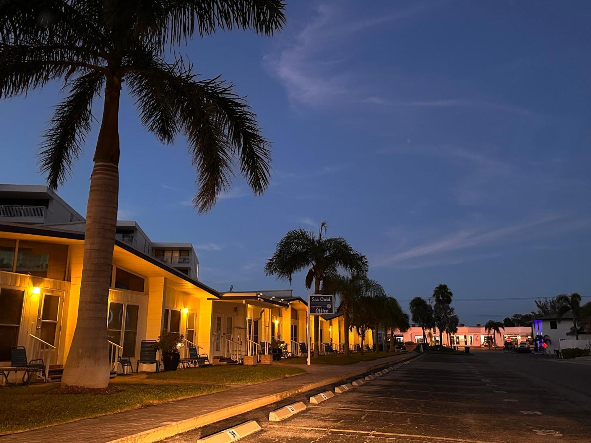 Sea Crest Aparthotel Point O'Rocks Bagian luar foto