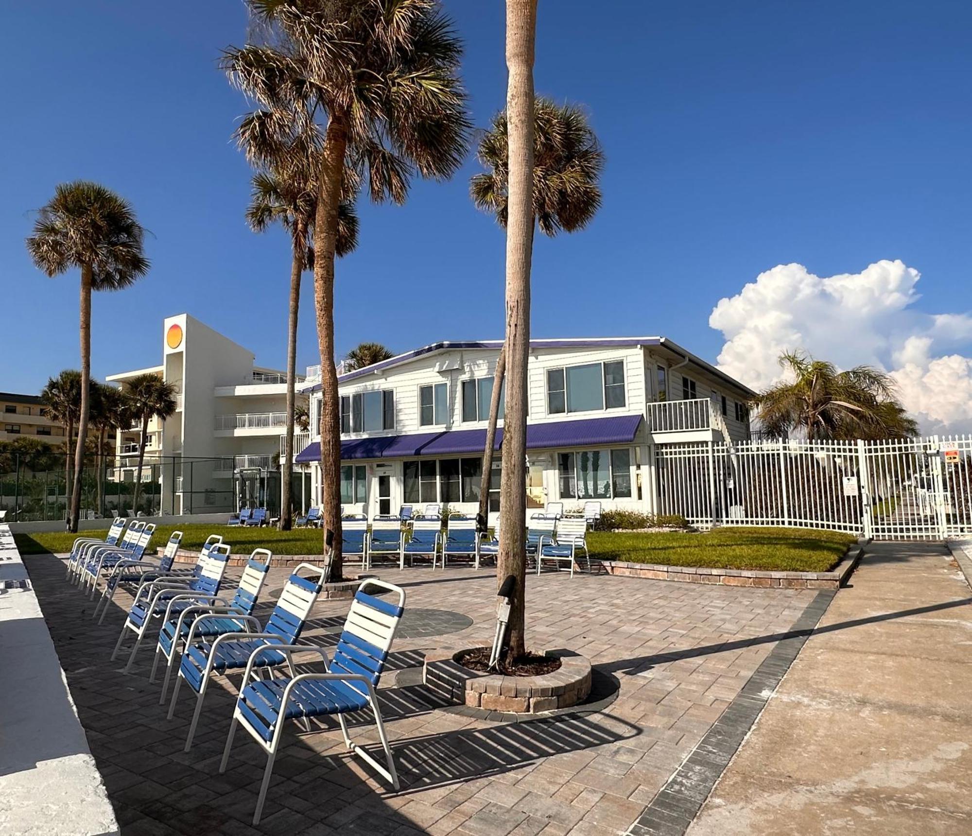 Sea Crest Aparthotel Point O'Rocks Bagian luar foto