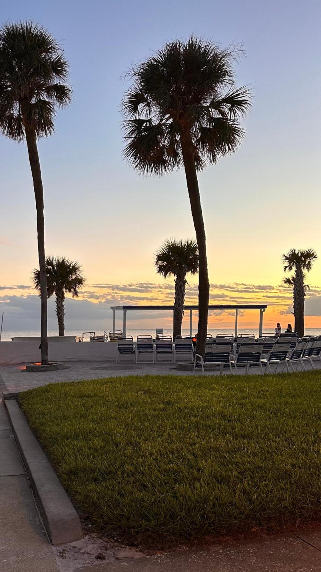 Sea Crest Aparthotel Point O'Rocks Bagian luar foto