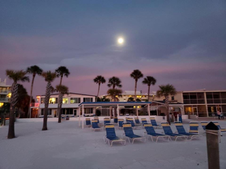 Sea Crest Aparthotel Point O'Rocks Bagian luar foto