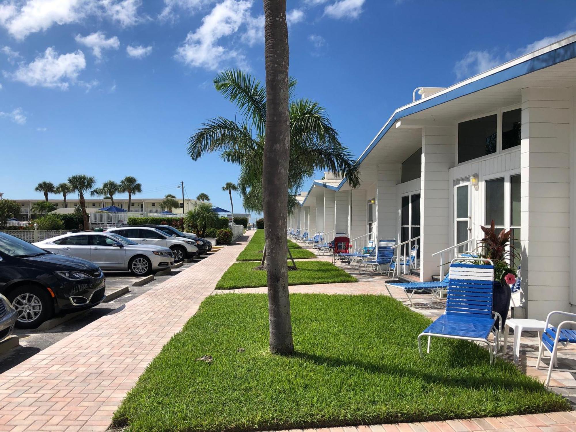 Sea Crest Aparthotel Point O'Rocks Bagian luar foto