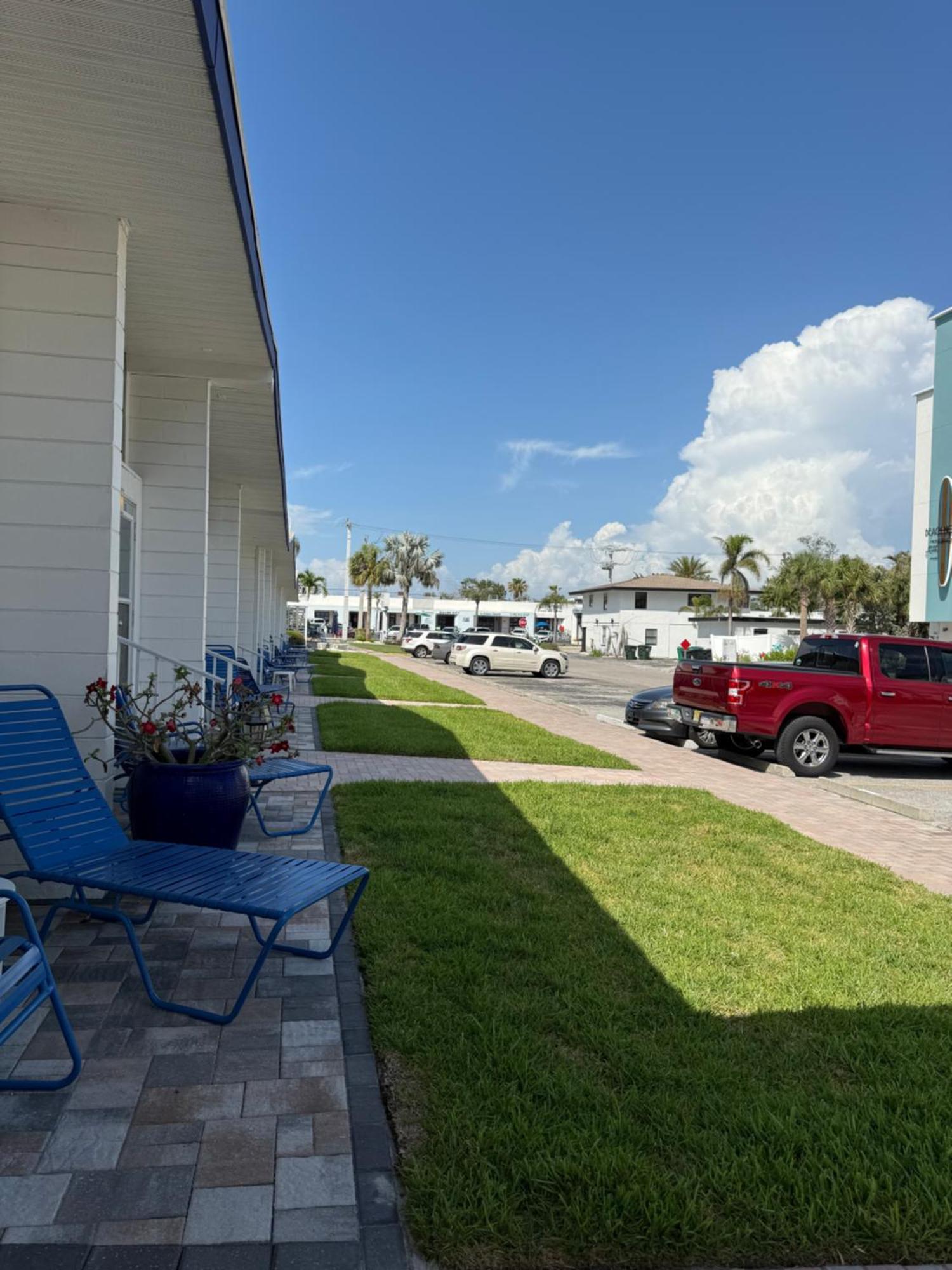 Sea Crest Aparthotel Point O'Rocks Bagian luar foto