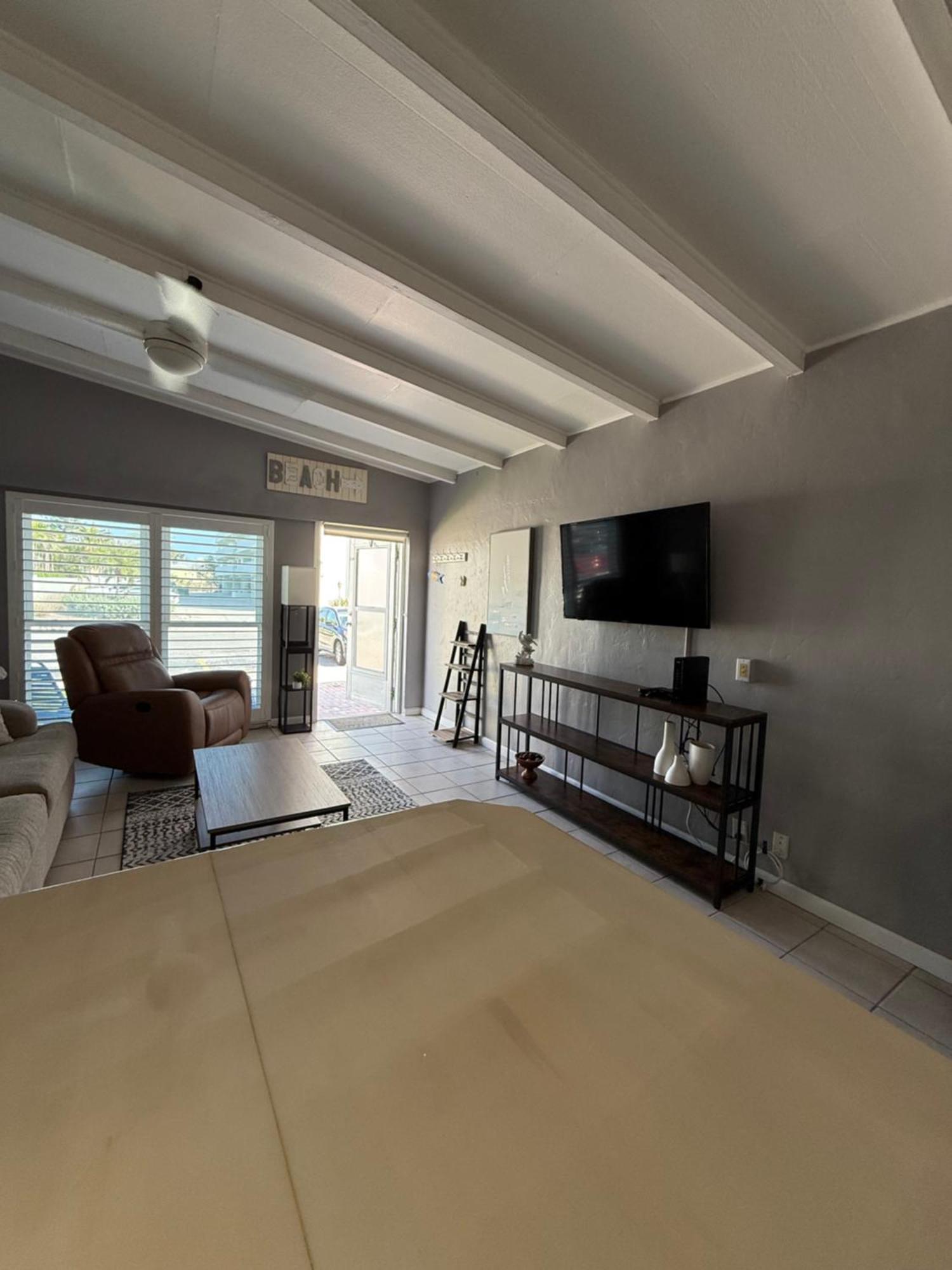 Sea Crest Aparthotel Point O'Rocks Bagian luar foto