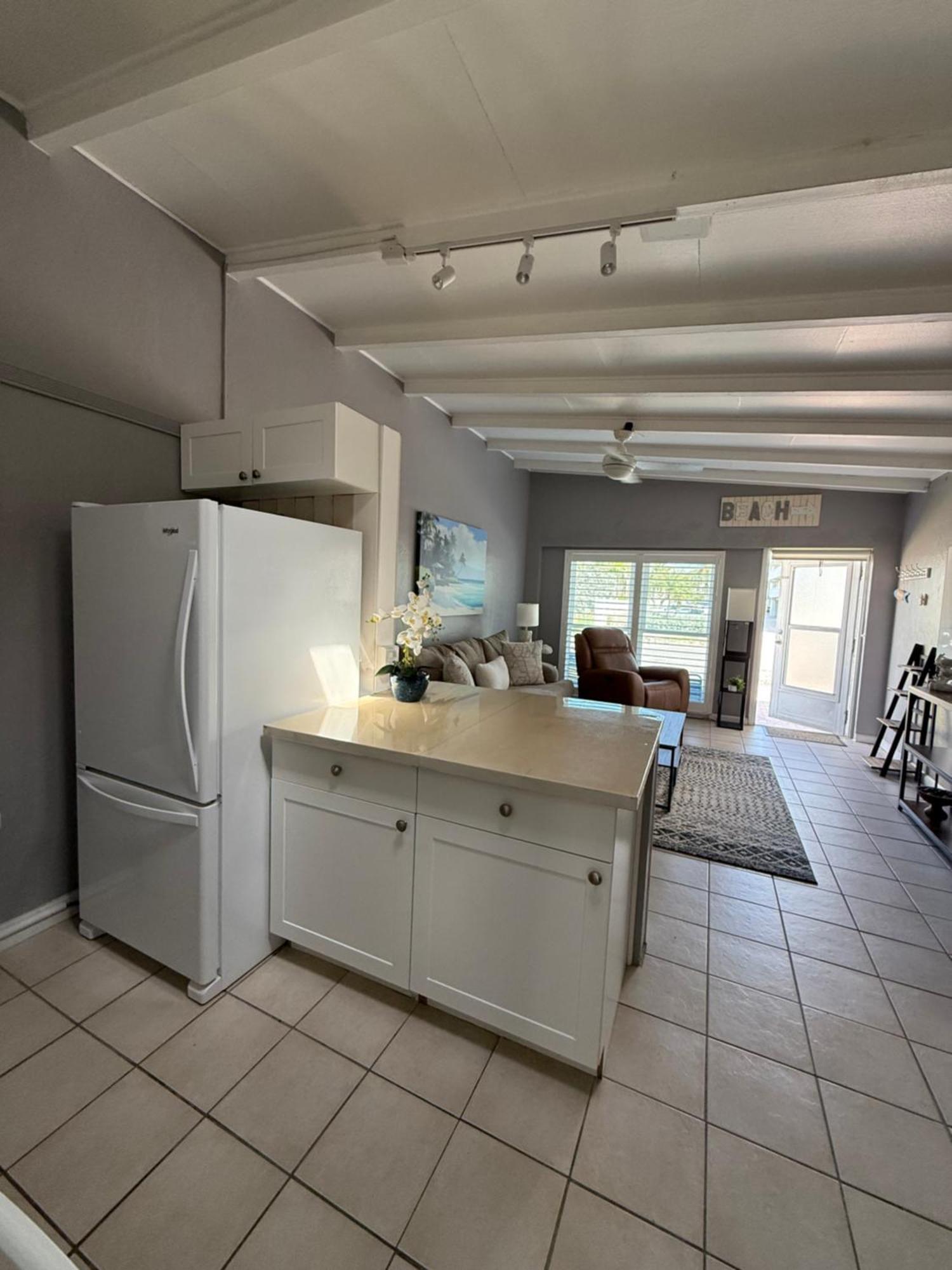 Sea Crest Aparthotel Point O'Rocks Bagian luar foto